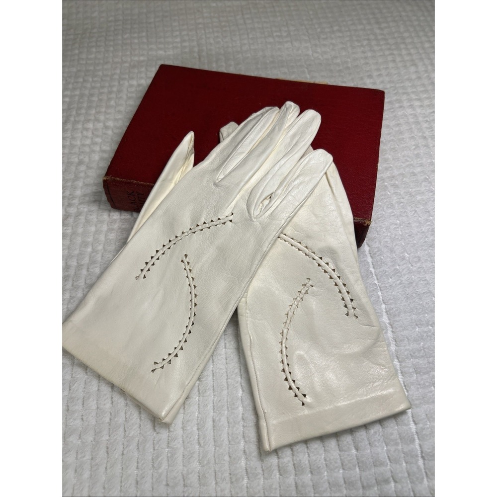 Vintage white kid leather ladies gloves dress gloves cutout details size 7